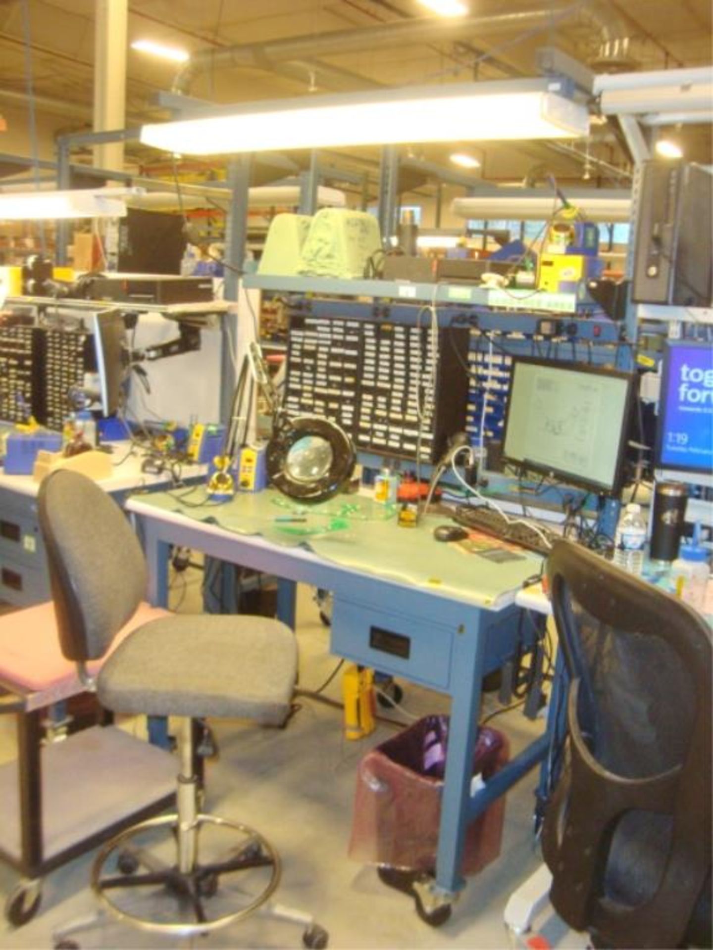 Mobile Workstation Benches & Chairs - Image 3 of 13