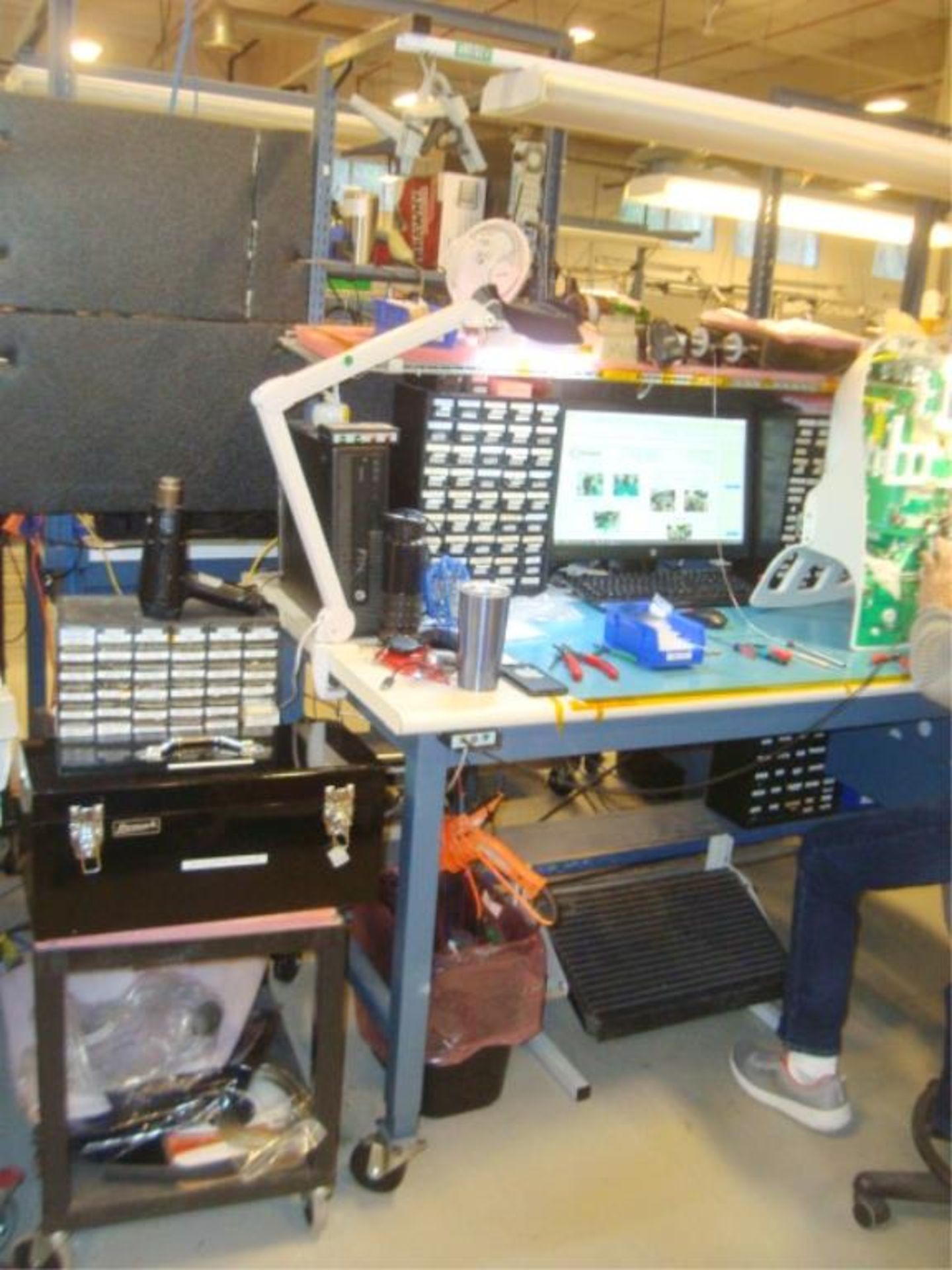 Mobile Workstation Benches & Chairs - Image 9 of 13