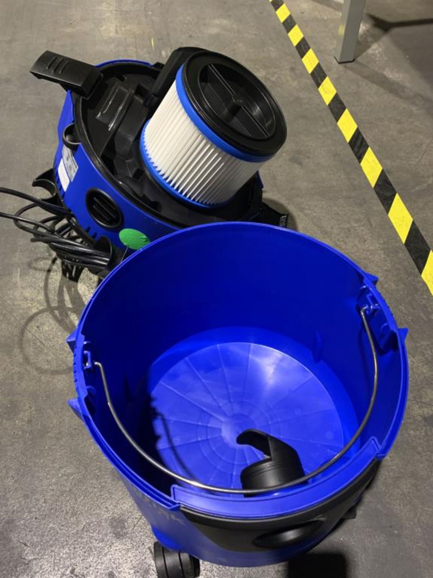 Hepa Vacuums - Image 4 of 16