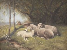 Landschaft mit Schafen und zwei in der Ferne sitzenden Hirten