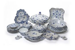 AN EXTENSIVE ROYAL COPENHAGEN DINNER SERVICE