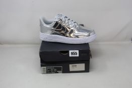 A pair of women's as new Nike Air Force 1 SP (UK 5).