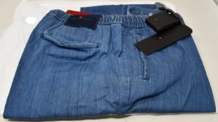 A pair of men's as new Kiton Napoli trousers with lace tie (TG 37 - RRP €483).