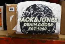 Twelve as new Jack Jones Jorlefo crew neck sweaters in white (Assorted sizes - RRP £25 each).