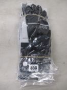 Six pairs of as new Gore R3 cycling gloves (RRP £30 each).