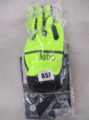 Six pairs of as new Gore R3 cycling gloves (RRP £30 each).