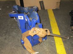 A pre-owned Record heavy duty bench vice.