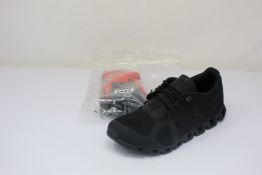 A pair of women's as new On Running trainers (UK 6 - no box), men's On Running running pants (L) and