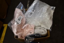 Fifteen items of assorted as new Oui clothing.