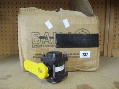 A quantity of Banjo V100 2