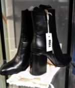 A pair of Dear Frances black ankle boots (EU 39 - Possibly ex display stock, slight marks on sole