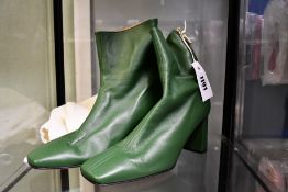 A pair of Dear Frances green ankle boots (EU 39 - Possibly ex display stock, slight marks on sole/