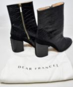 A pair of pre-owned Dear Frances crocodile effect boots in black (EU 39).