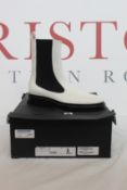 A pair of as new Jil Sanders flat ankle boots in White (EU 41).