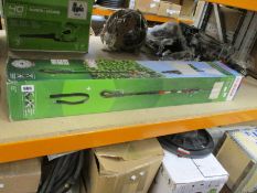 A Bosch Universal Hedge Pole 18 (No battery).