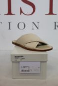 A pair of as new Maison Margiela sandals in beige (EU 40).