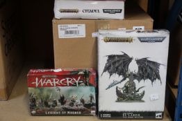 Three boxed as new Warhammer Age of Sigmar Dominio starter sets (Spanish edition), two Warhammer Age
