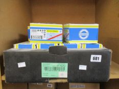 Seventeen boxes of Hermes sanding discs pads.