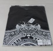 An as new Balmain T-shirt (XL).