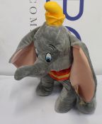 Six as new Disney Dumbo XL plush toys (71169).