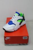 A pair of as new Nike Air Hurache (UK 7.5).