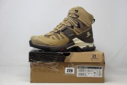 A pair of men's as new Salomon Quest 4 GTX boots (UK 9.5).