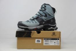 A pair of women's as new Salomon Quest 4 GTX boots (UK 5).