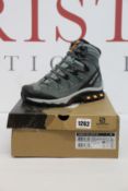 A pair of women's as new Salomon Quest 4D 3 GTX boots (UK 6).