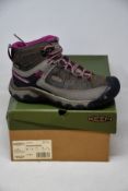 A pair of women's as new Keen Targhee III mid waterproof boots (UK 5).
