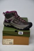 A pair of women's as new Keen Targhee III mid waterproof boots (UK 5).