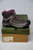 A pair of women's as new Keen Targhee III mid waterproof boots (UK 5).