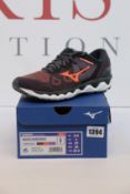 A pair of women's as new Mizuno Wave Horizon 5 running trainers (UK 6).
