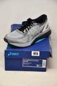 A pair of men's as new Asics Gel-Nimbus 21 Platinum (UK 8).