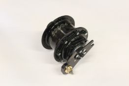 A Rohloff Speedhub 500/14 14 speed gear hub.