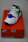 A pair of as new Nike Air Hurache (UK 7.5).