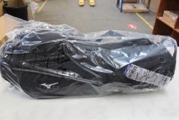 An as new Mizuno BR-D3 golf stand bag in Black.