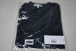 Five as new Cotton Citizen standard V-neck T-shirts (XS, S, 2 x M, L - RRP £35 each).