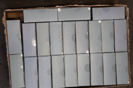 Twenty one Auricolari True Wireless headphones in charging case.