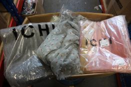 A quantity of assorted as new Ichi scarves (Approximately 90).