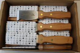 Twelve as new Don Carlos Original Pallet Knives (4530-04,00).
