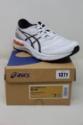 A pair of men's as new Asics Gel-Nimbus 23 trainers (UK 6).
