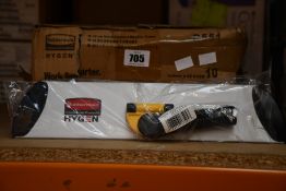 Twenty as new Rubbermaid Quick Connect Wet/Dry Frames 40cm (R034562).