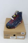 A pair of men's as new Dolomite Cinquantaquattro Icon GTX boots (UK 7.5).