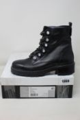A pair of as new Kurt Geiger Bax black leather ankle boots (EU 40).