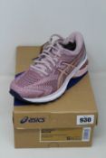 A pair of women's as new Asics GT-2000 8 trainers (UK 5).
