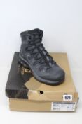 A pair of as new Salomon Quest 4D 3 GTX (UK 8.5).