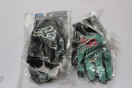 Two Fox Enduro knee sleeves (M, L), a Fox Enduro Pro knee guard (M), Fox Enduro D30 knee guard (