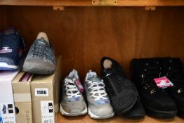Five pairs of assorted as new Skechers footwear (3 pairs unboxed).