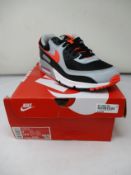 A pair of as new Nike Air Max 90 (UK 8).