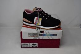 Six pairs of women's as new Skechers Sunlite Casual Daze shoes (1 x UK 4, 2 x UK 5, 2 x UK 6, 1 x UK